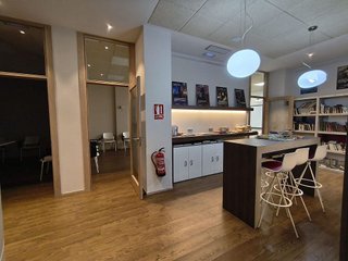 Local comercial en alquiler en Txagorritxu - El Pilar en Vitoria-Gasteiz
