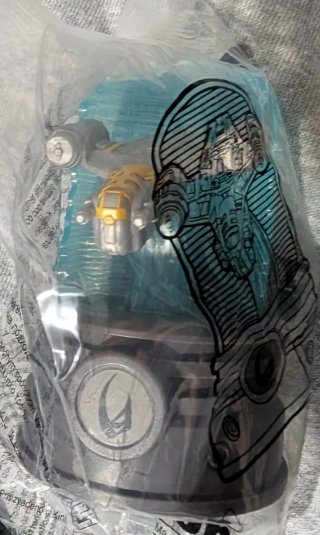 Muñecos Star Wars más tazas.