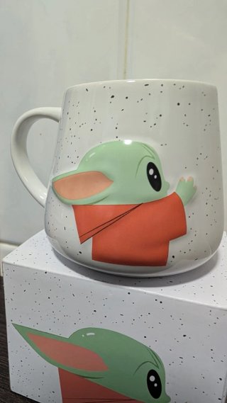 Muñecos Star Wars más tazas.