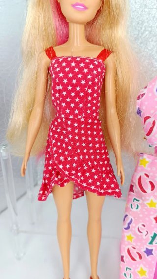 Muñeca Barbie con conjunto extra