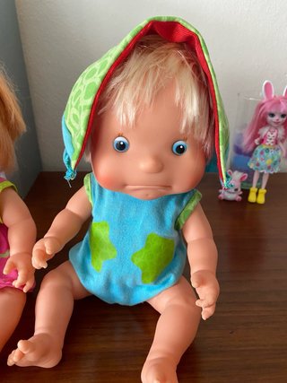 Muñecos Mila y Malo Juegan al Escondite