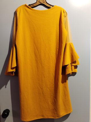 Vestido mostaza con mangas de tul