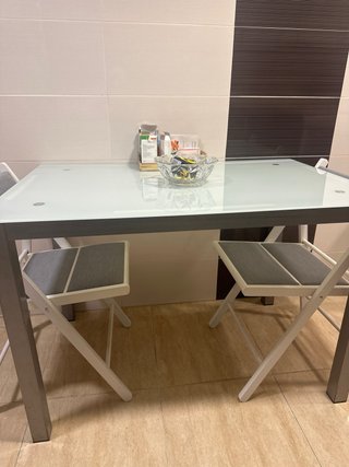 Mesa cristal 110x90 con 2 sillas