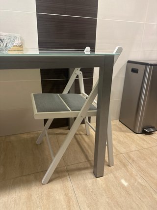 Mesa cristal 110x90 con 2 sillas