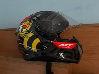 Casco Moto MT con Diseño Abeja