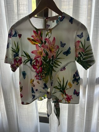 Camisa estampada flores y mariposas Talla S