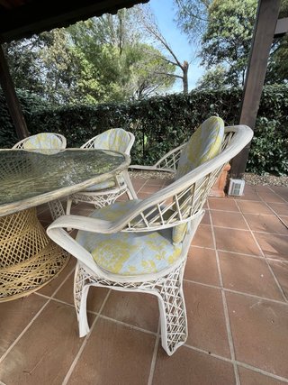 Tavolo da giardino in rattan e 6 sedie in cristallo