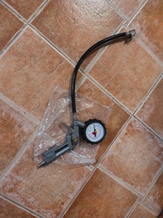 Pistola Hinchador Manómetro Neumáticos Coche