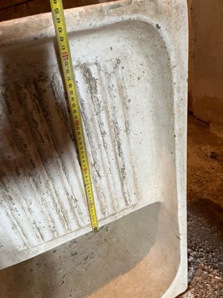 Fregadero cemento de cocina antigua. No pila lavar