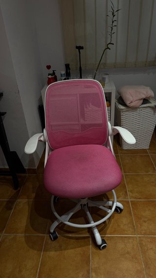 Silla de oficina rosa y blanca