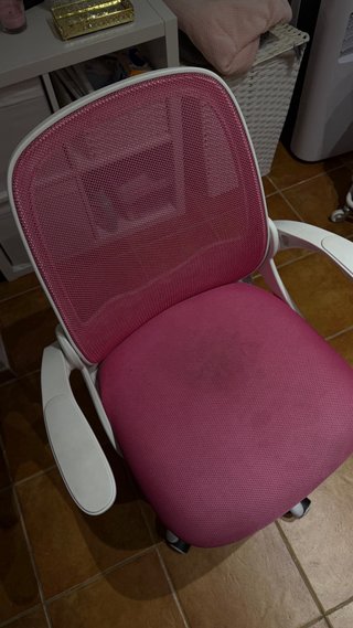 Silla de oficina rosa y blanca