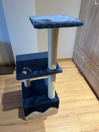 Torre para gatos azul y beige