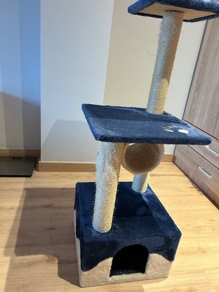Torre para gatos azul y beige