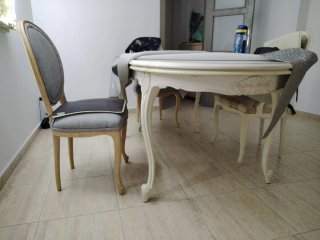 Sillas y Mesa provenzal tapizadas (6 unidades)