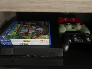 PS4 + 3 Mandos + 2 Juegos