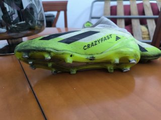 Botas de fútbol Adidas verdes y blancas
