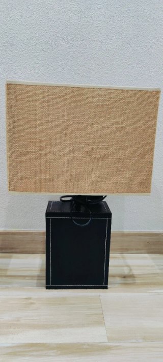 Lámpara de mesa moderna y elegante