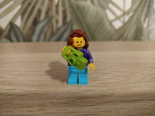 Minifigura LEGO Mujer Camisa Morada