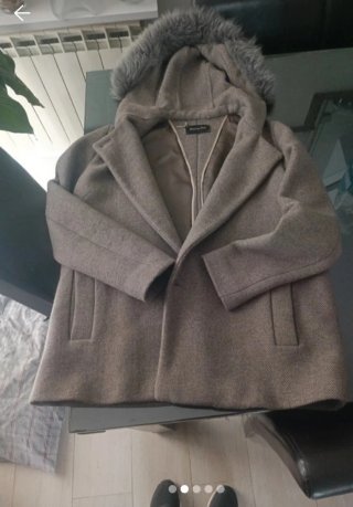 Chaqueta Massimo Dutti con capucha y pelo