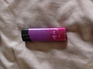 Mechero morado y rosa