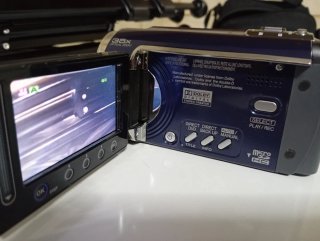 Videocámara JVC Everio GZ-MG330 + Trípode y funda.