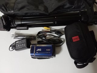 Videocámara JVC Everio GZ-MG330 + Trípode y funda.