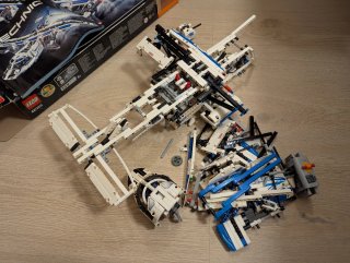 LEGO Technic 42025 Avión de Carga Motorizado