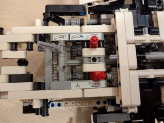 LEGO Technic 42025 Avión de Carga Motorizado