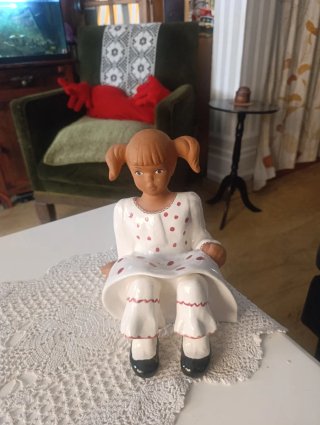 Figura Niña Vintage Sentada