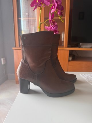 Botas de tacón marrones para mujer