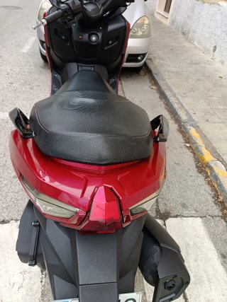 Maxi Scooter 125cc Roja y Negra