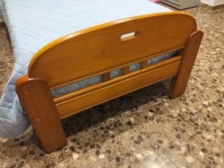 Cama de madera de pino + somier y mesita