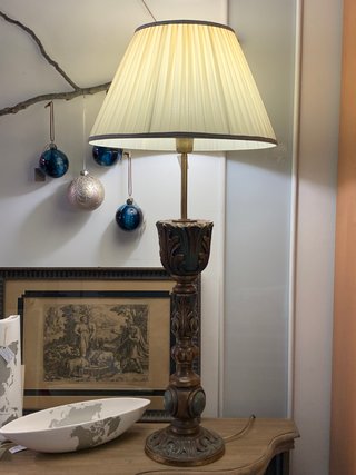 Lampada antica in legno e metallo