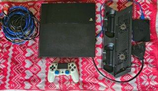 PlayStation 4 + caja Killzone Shadow Fall Bundle.