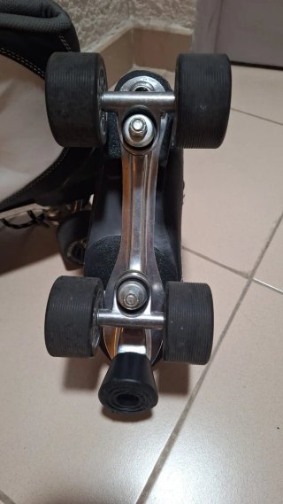 Patines Clásicos Blancos y Negros