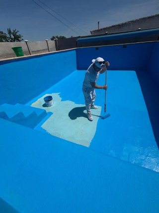 Limpieza y pintura de piscinas