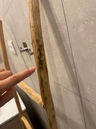 Escalera de madera rústica