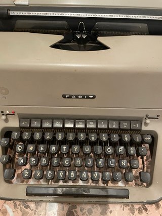 Máquina de escribir Facit