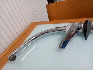 Grifo de cocina moderno Marca Genebre.