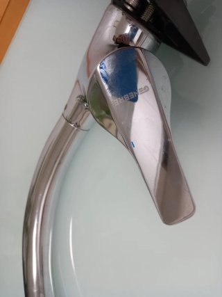 Grifo de cocina moderno Marca Genebre.