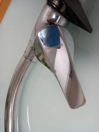 Grifo de cocina moderno Marca Genebre.