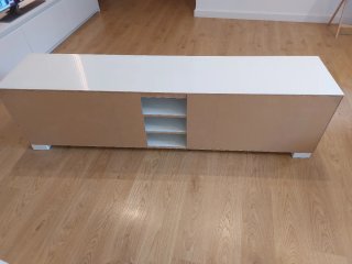 Mueble TV moderno blanco y beige