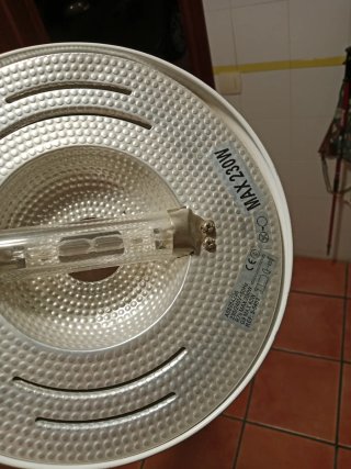 Lámpara de pie halógena metal