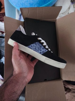 Zapatillas veganas Selbi negras y multicolor