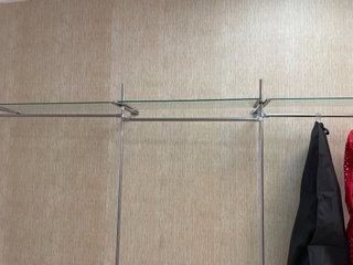 Percheros de pared metálicos con cristal