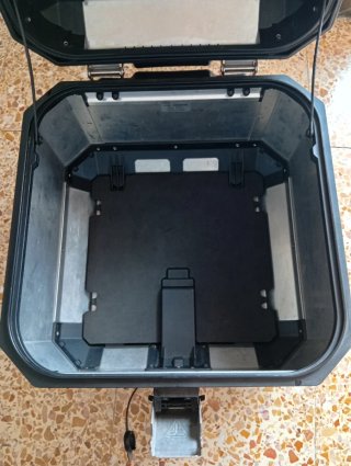 Baul Trasero Triumph Expedition / Givi Trekker 42L