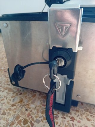 Baul Trasero Triumph Expedition / Givi Trekker 42L