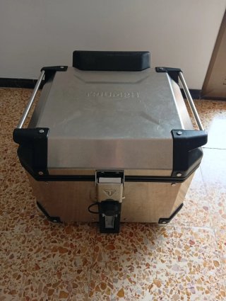Baul Trasero Triumph Expedition / Givi Trekker 42L