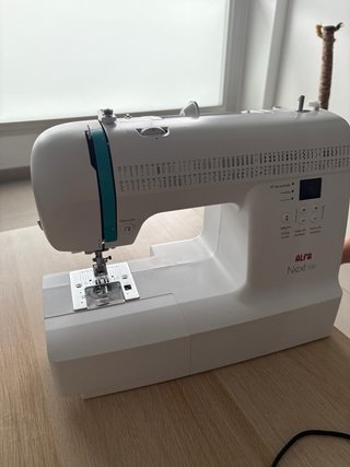URGE!! Máquina de coser Alfa Next 100