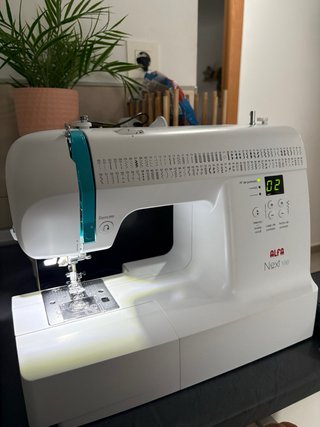 URGE!! Máquina de coser Alfa Next 100